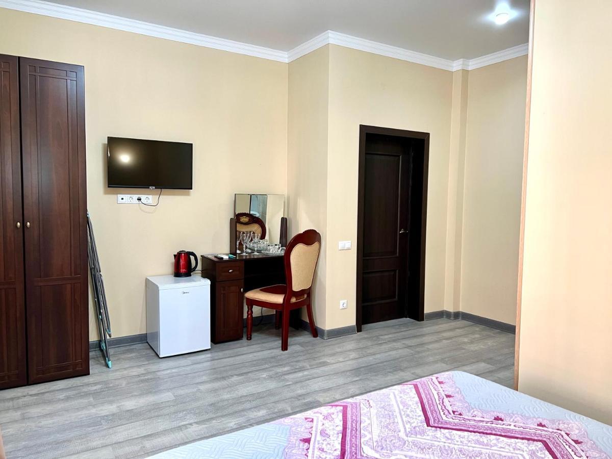 Hotel In Sukhum Sukhumi Bagian luar foto