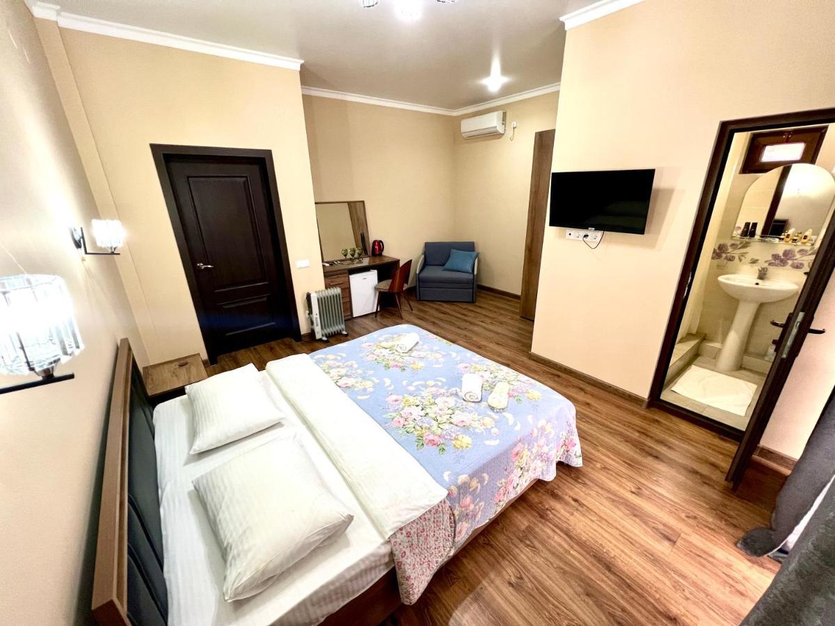 Hotel In Sukhum Sukhumi Bagian luar foto